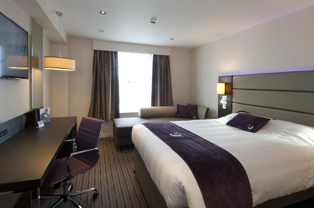 Premier Inn Aberdeen Airport - ダイス 部屋 写真