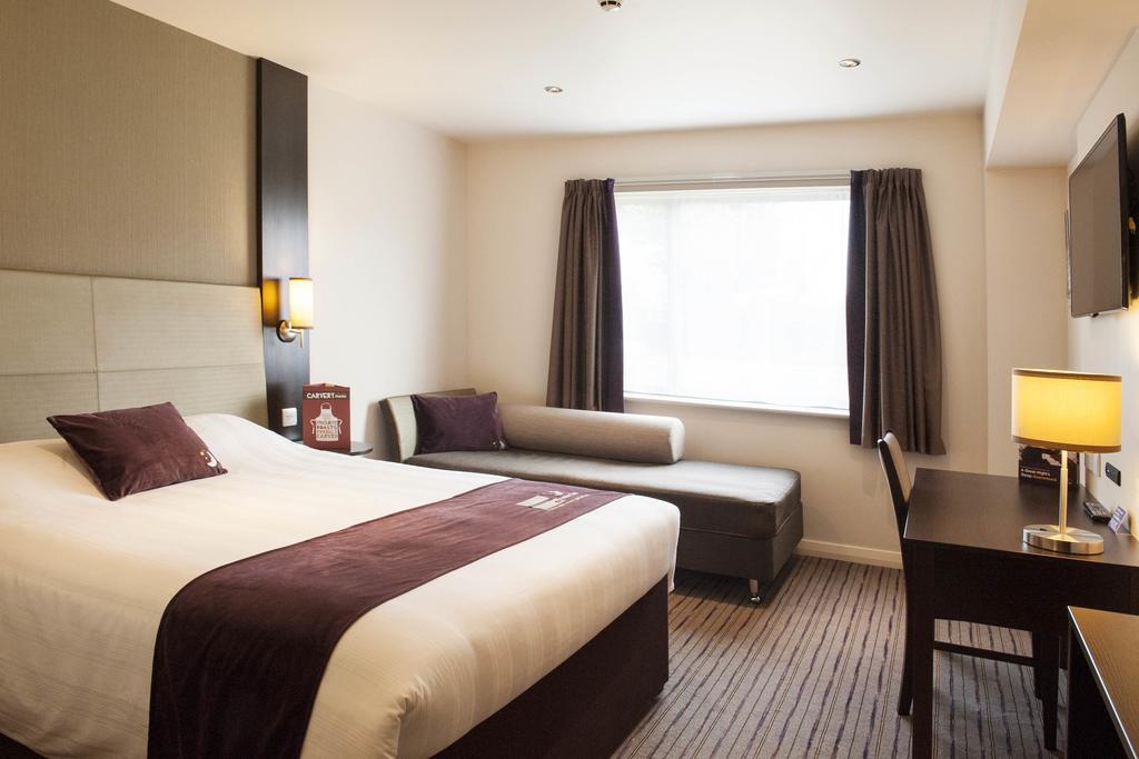 Premier Inn Aberdeen Airport - ダイス 部屋 写真