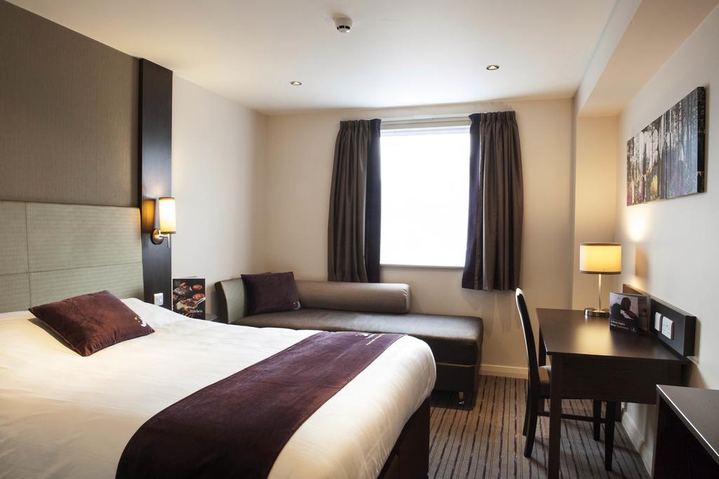 Premier Inn Aberdeen Airport - ダイス 部屋 写真