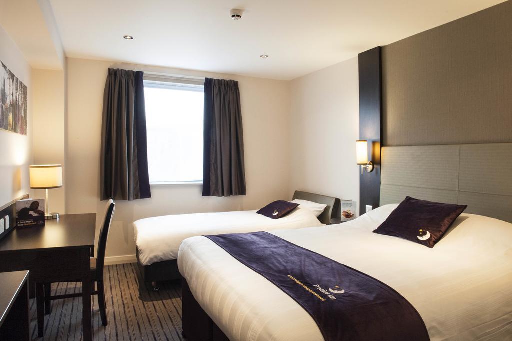 Premier Inn Aberdeen Airport - ダイス 部屋 写真