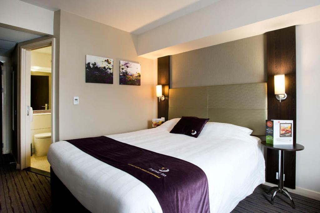 Premier Inn Aberdeen Airport - ダイス 部屋 写真